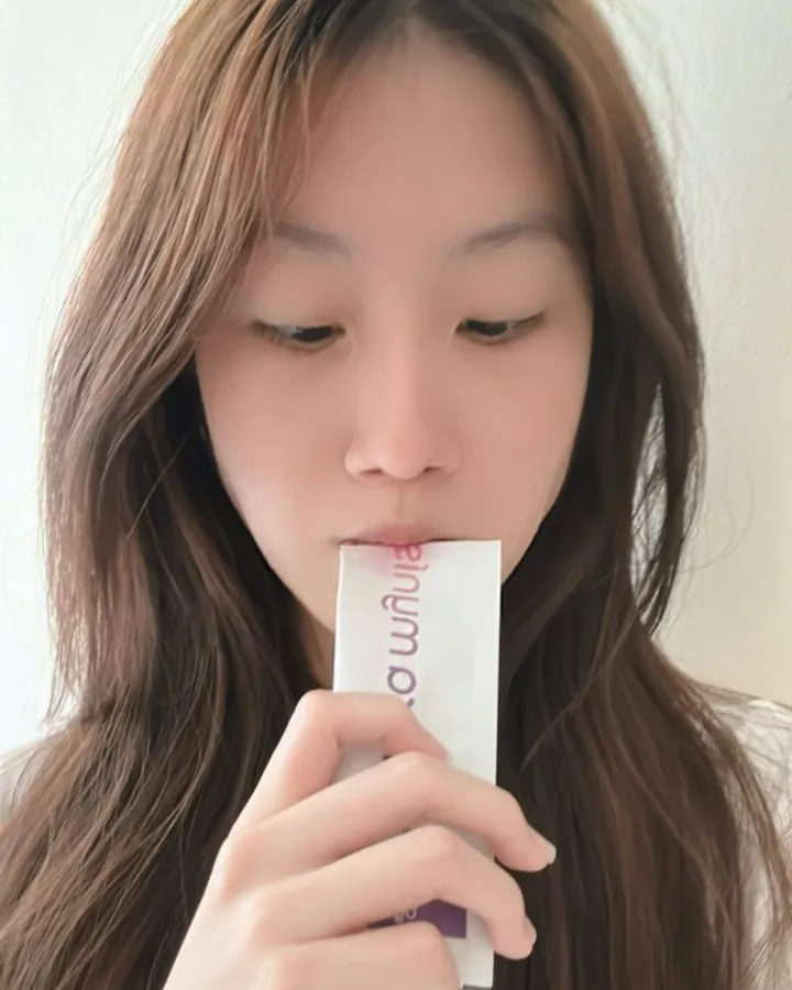 Kura Mynis customer holding a sachet